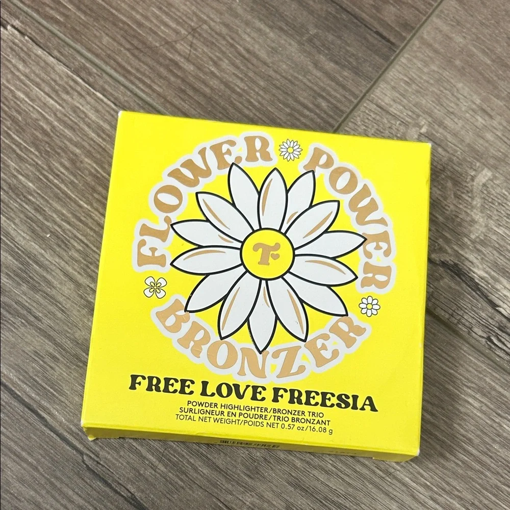 Trixie Cosmetics Flower Power Bronzer‎ Free Love Freesia
